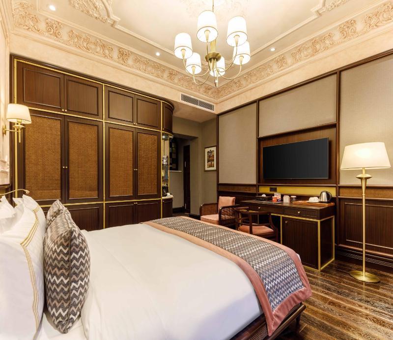 Premium Double Room image 3