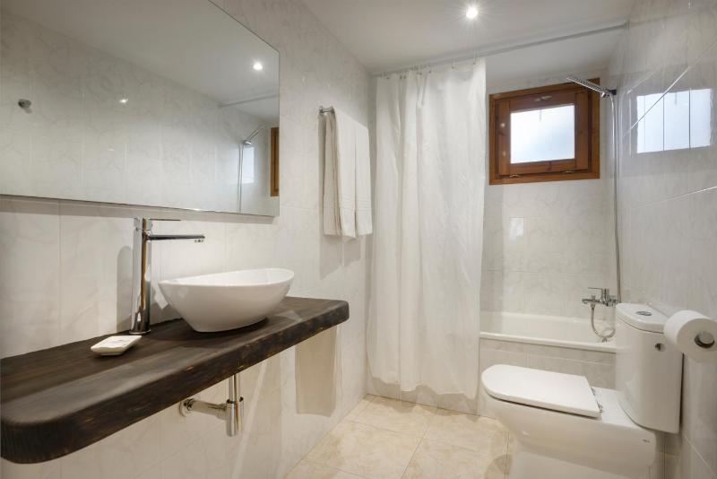 Double Room with Mountain View image 1
