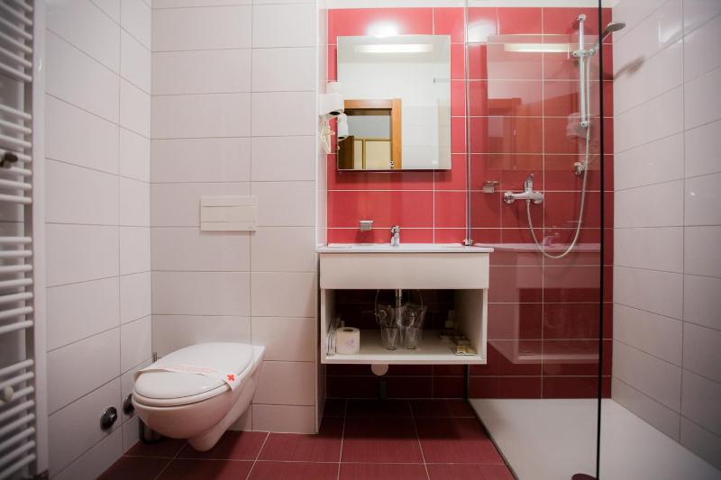 Standard Triple Room image 2