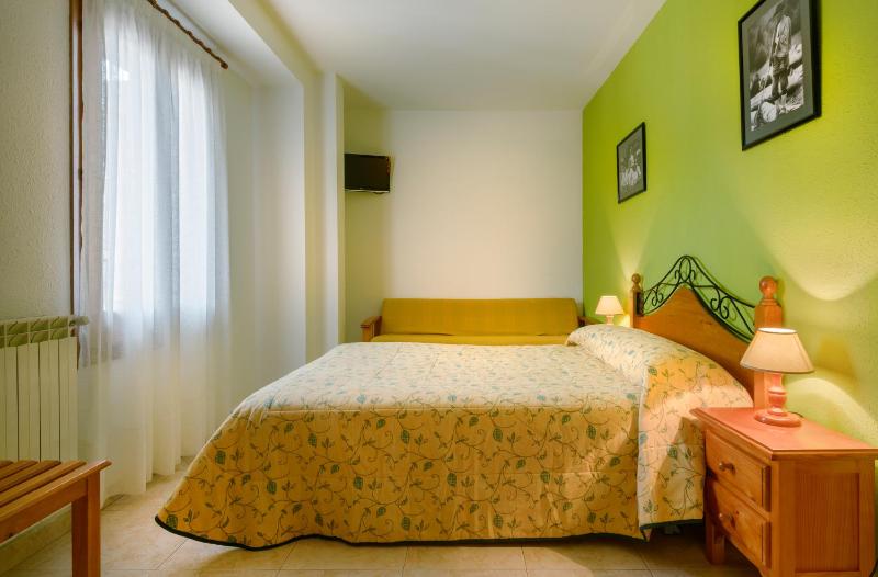 Double Room with Mountain View image 3
