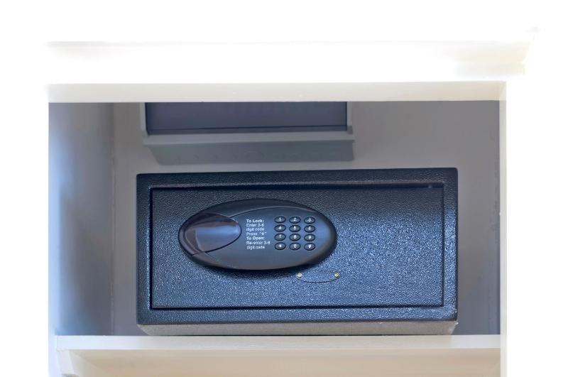 Studio Apartment Lower Ground Floor image 2