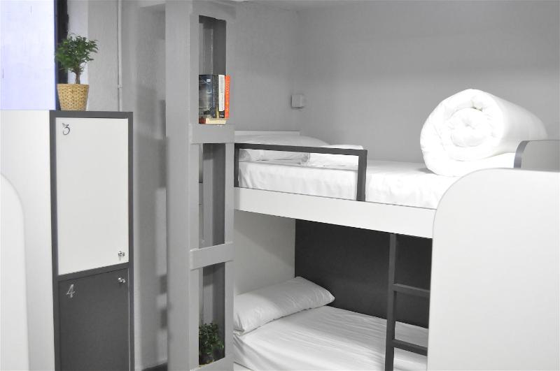 Bed in 4-Bed Mixed Dormitory Room image 4