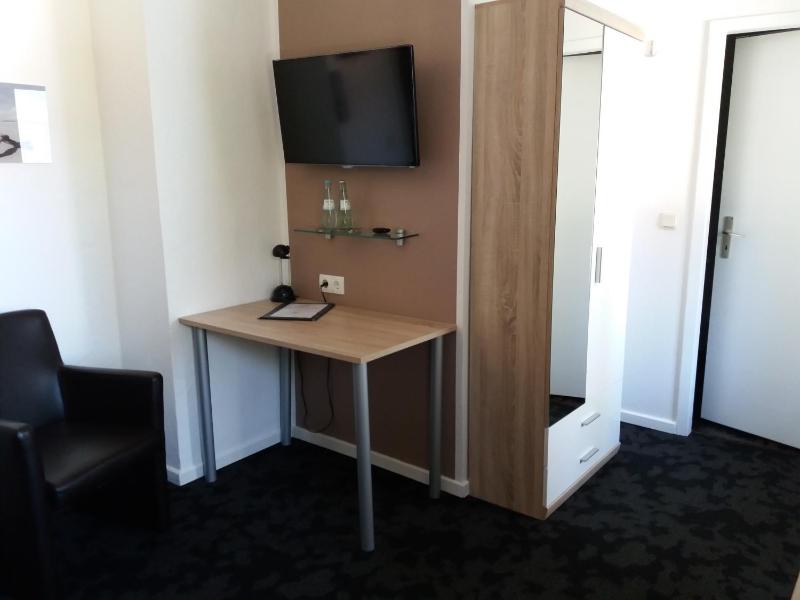Single Room image 3