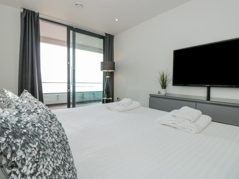 18 Abbey Sands - image 9