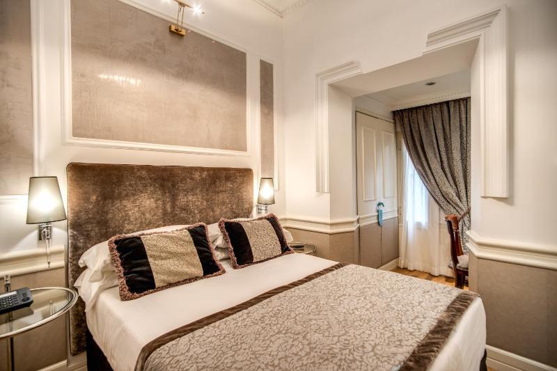 Small Double or Twin Room image 2