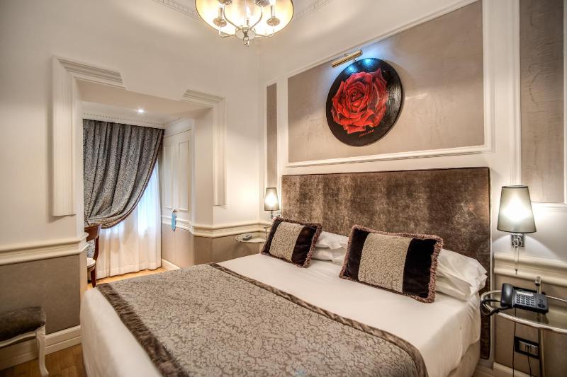 Small Double or Twin Room image 3