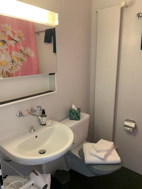Triple Room with Bathroom image 2