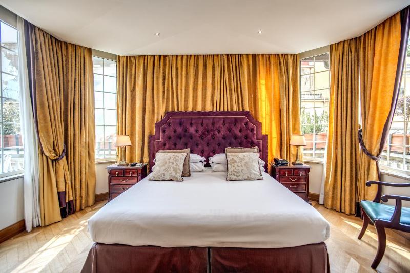 Deluxe Double or Twin Room image 2