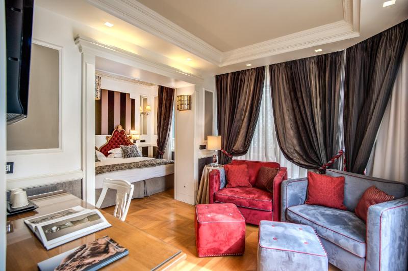 Junior Suite with Terrace image 3