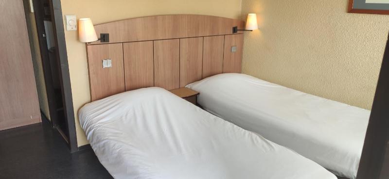 Twin Room image 2