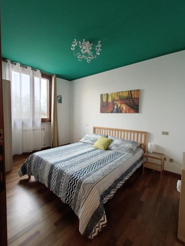 Standard Double Room with Shared Bathroom image 1