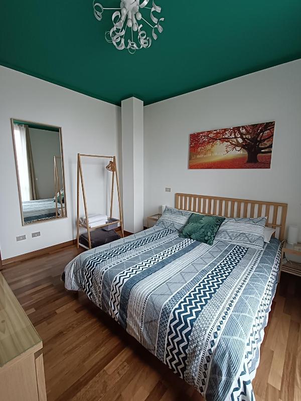 Double Room with Shared Bathroom image 1