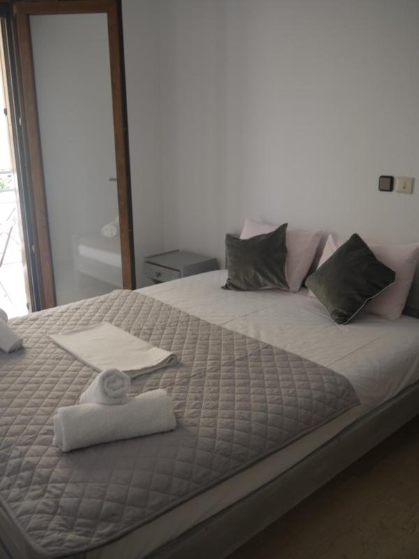 Small Double Room image 2
