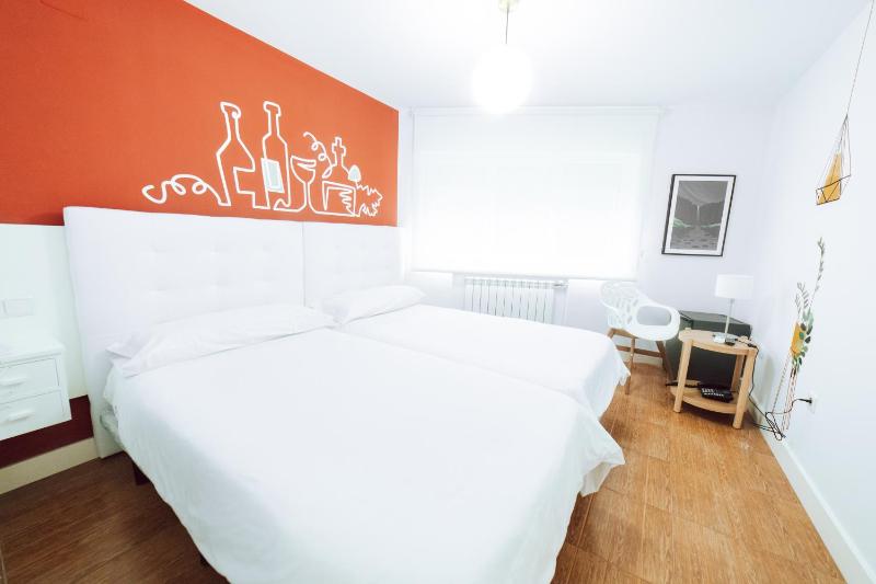 Twin Room with Private Bathroom image 2