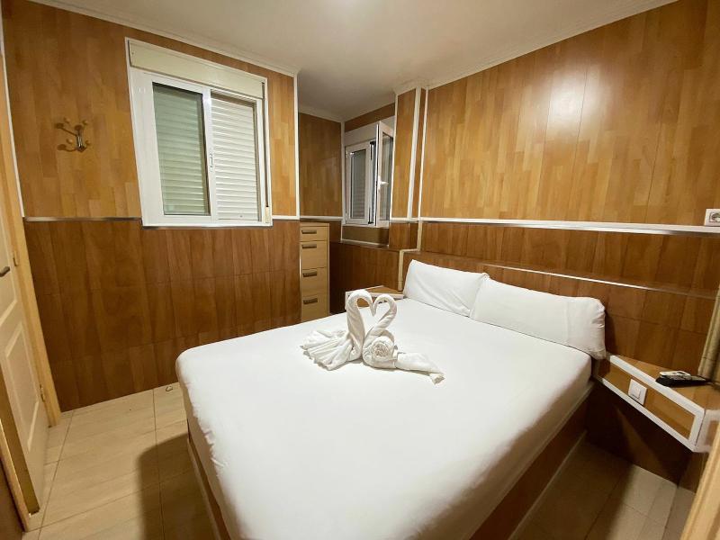 Large Single Room image 2