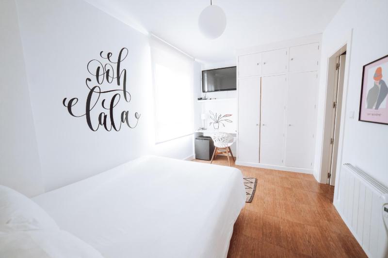 Double Room with Private Bathroom image 1