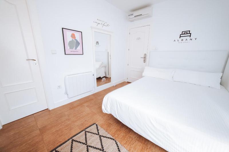 Double Room with Private Bathroom image 3