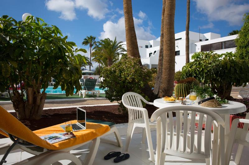 One-Bedroom Apartment with Pool View (2 Adults + 2 Children)  image 3