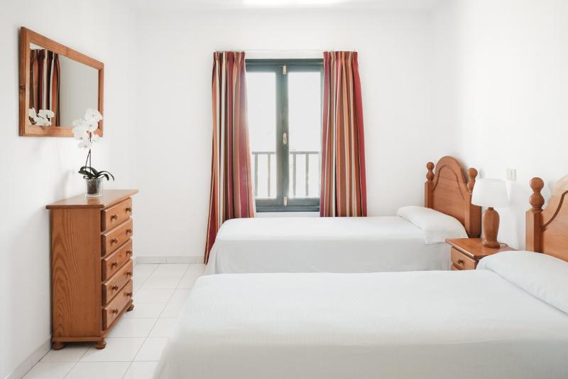 One-Bedroom Apartment with Garden View (2 Adults + 2 Children) image 3