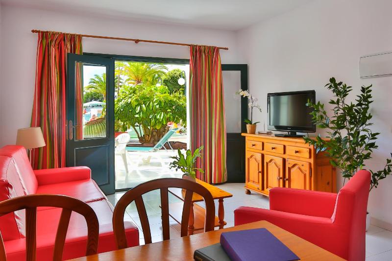 One-Bedroom Apartment with Pool View (2-3 Adults) image 1