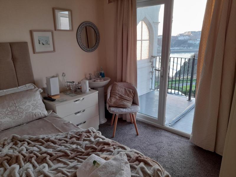 Double Room with Private External Bathroom image 1