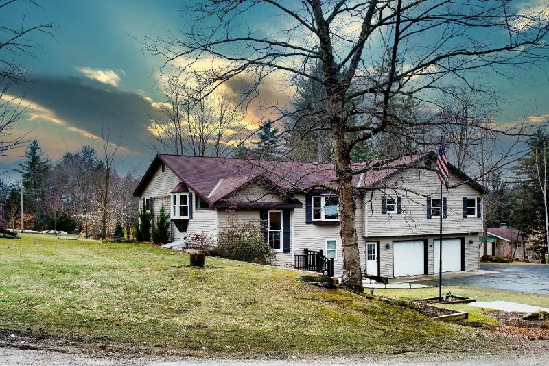 Six-Bedroom House image 4
