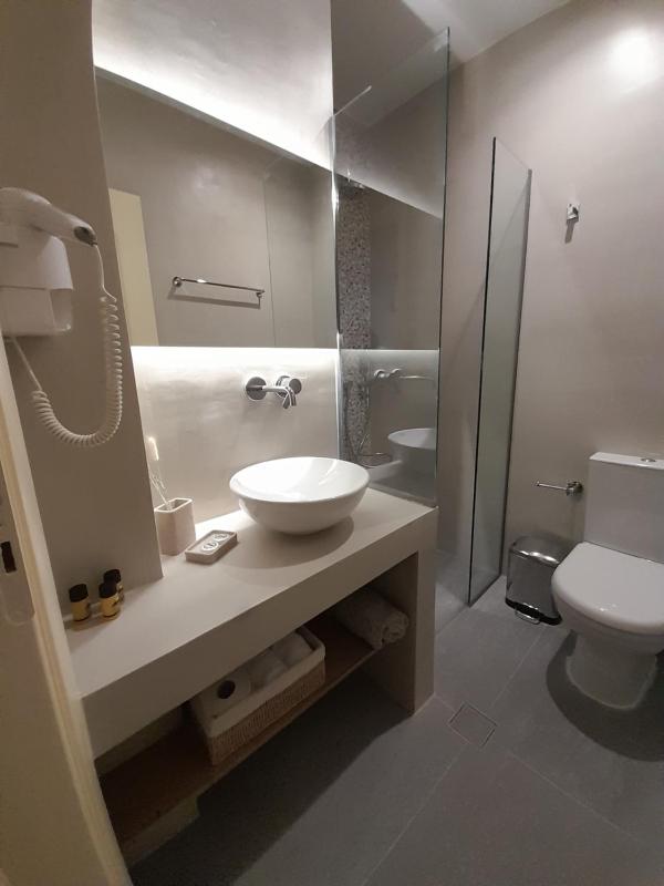 Double Room image 4