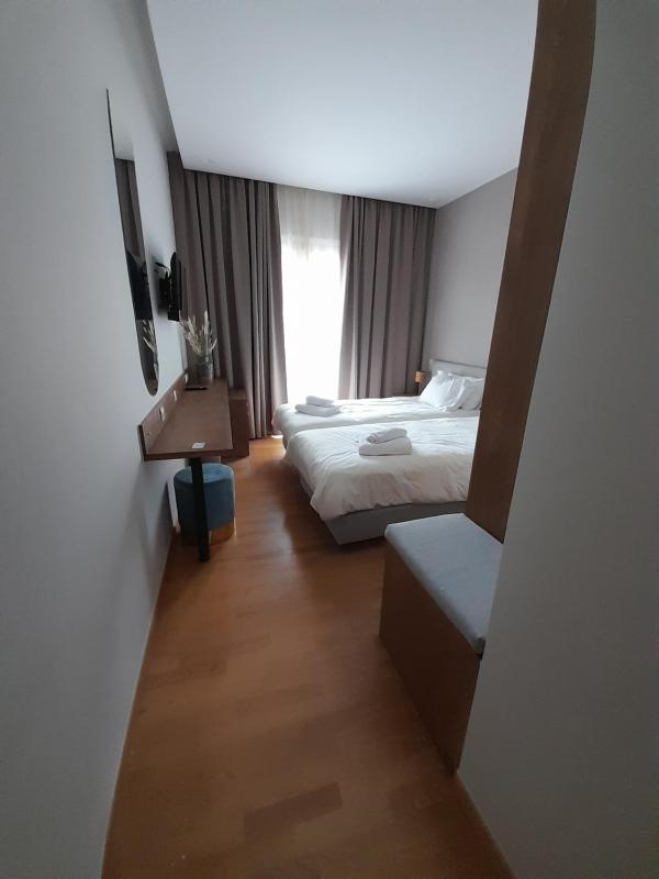 Double Room image 3