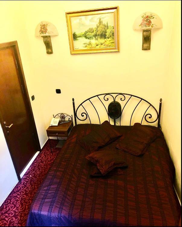 Single Room image 3