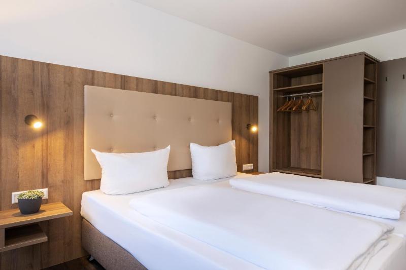 Deluxe Double Room image 1