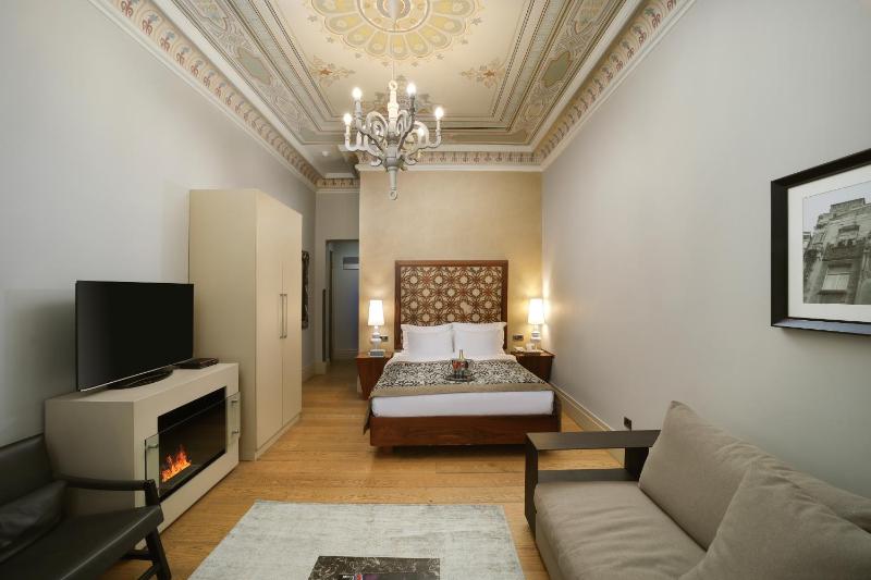 Deluxe Double Room image 3