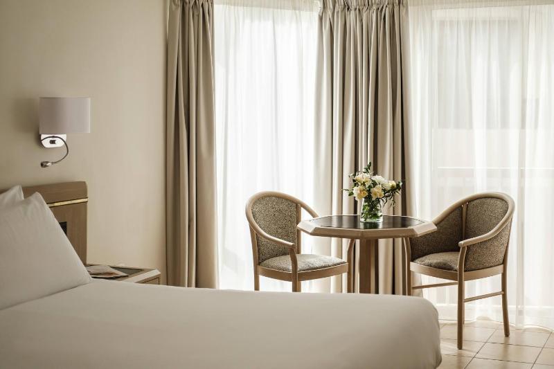 Standard Double or Twin Room image 3