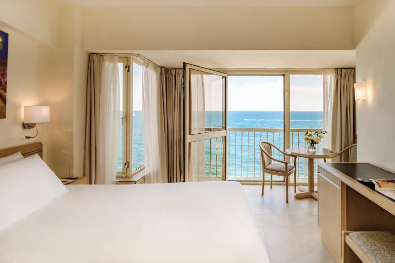 Standard Double or Twin Room with Sea View image 1