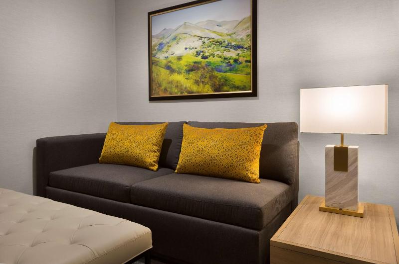 Executive King Suite image 3