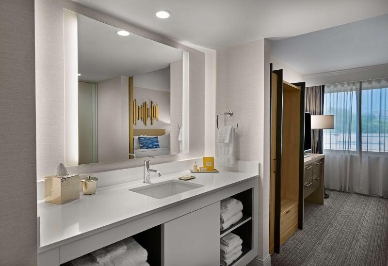 Executive King Suite image 4