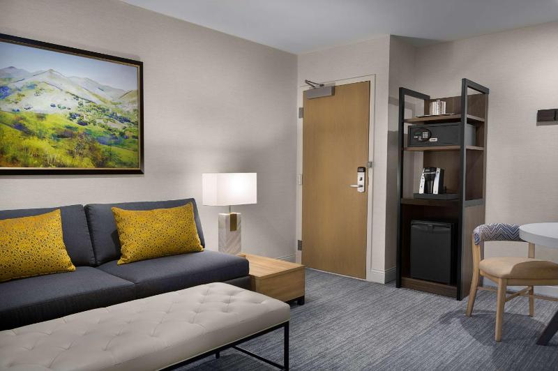 Executive King Suite image 2
