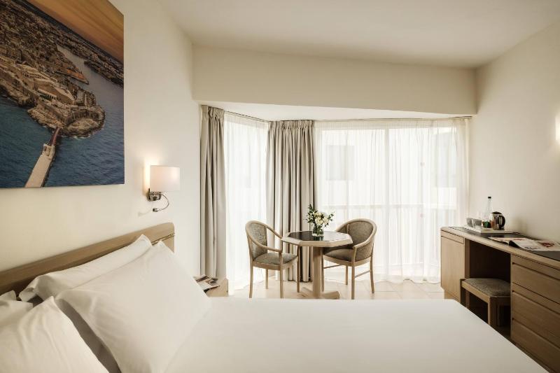 Standard Double or Twin Room image 1