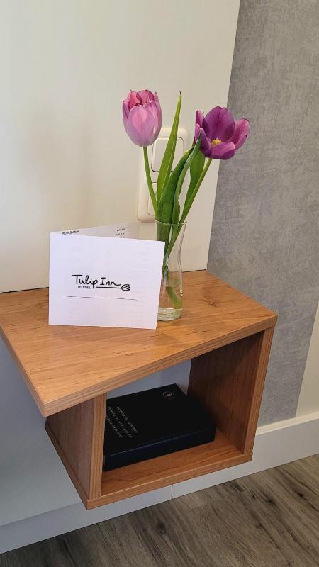 Standard Twin Room image 4