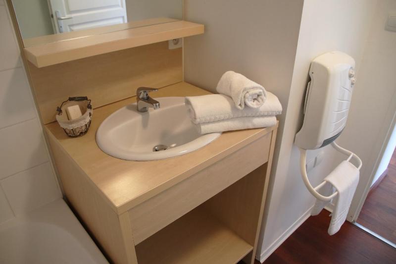 One-Bedroom Apartment image 2