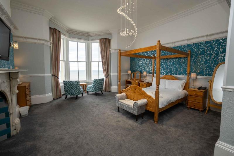 Alicante Suite - Four-Poster Room with Sea View image 1