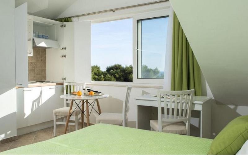Studio Apartment with Sea View image 3