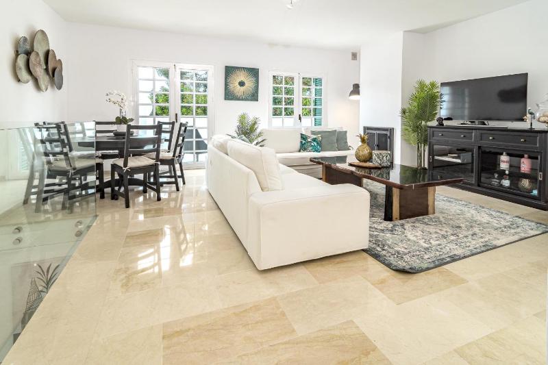 Charming and Modern 3-Bedroom Duplex in Aloha Pueblo with Mountain Views - image 31