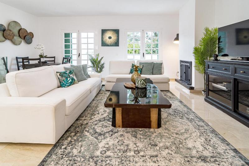 Charming and Modern 3-Bedroom Duplex in Aloha Pueblo with Mountain Views - image 10