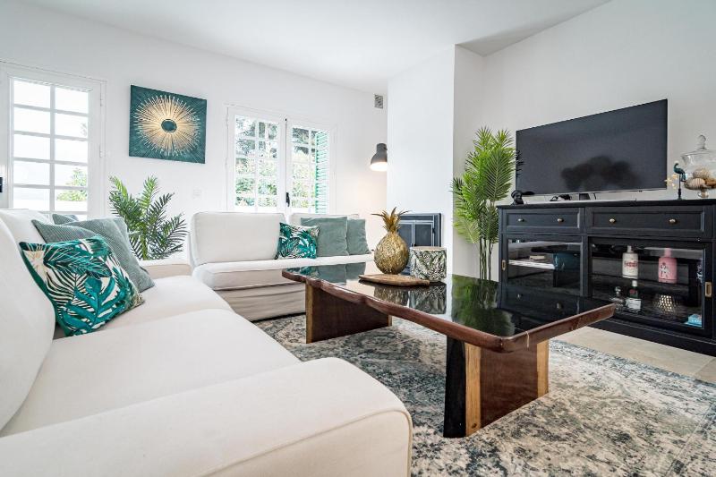Charming and Modern 3-Bedroom Duplex in Aloha Pueblo with Mountain Views - image 25