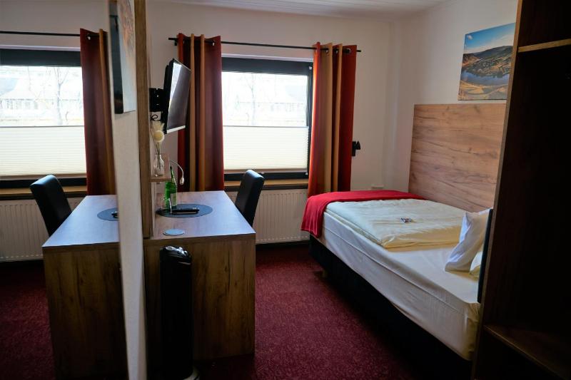 Single Room with Shower image 4