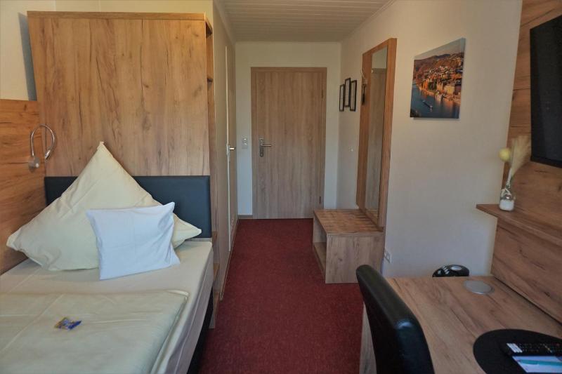 Single Room with Shower image 3