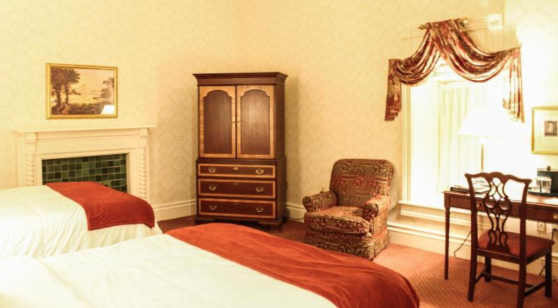 Deluxe Double Room image 2