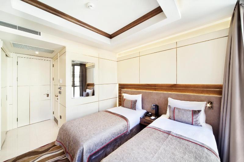 Superior Double or Twin Room image 4