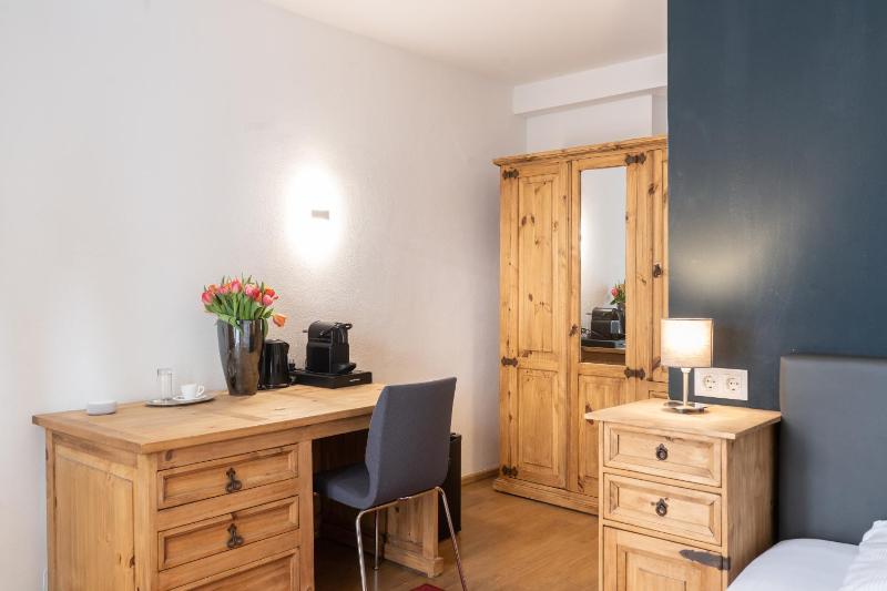 Single Room image 4
