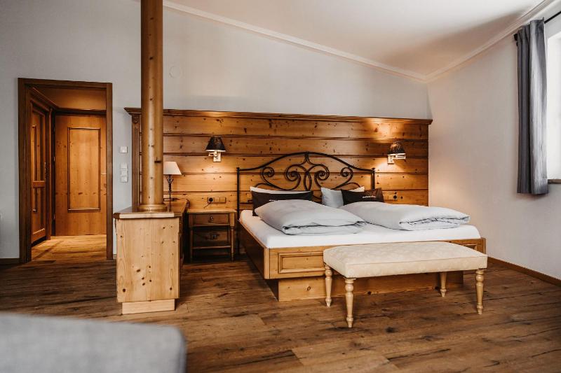 Large Double Room image 1
